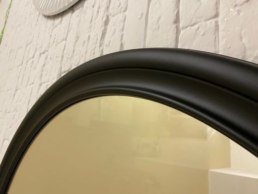 Кругле дзеркало на стіну VELKA в чорній рамі Ø 73 см