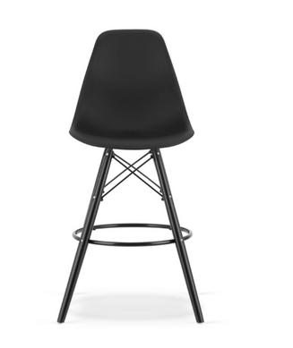 Барный пластиковый стул Lamal черный на черных деревянных ножках