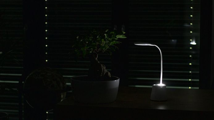 Настільна світлодіодна акумуляторна лампа LED MT043