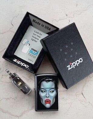Запальничка Zippo Dracula Vampire Women 2001126 Дракула Жінка-вампір