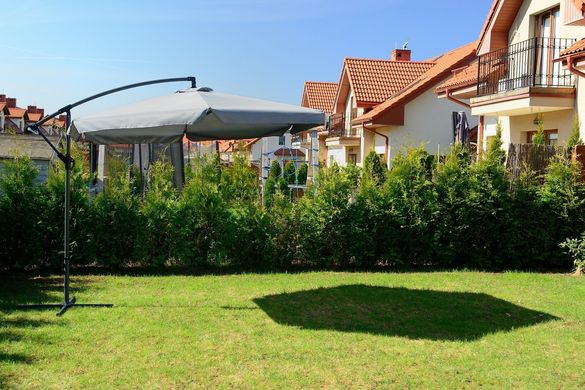 Раскладной садовый зонтик с боковым удлинителем серый